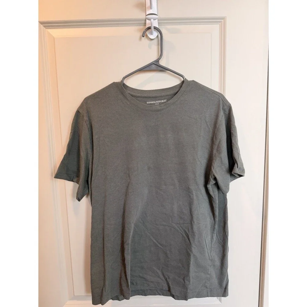 Banana Republic men’s green L premium wash tee